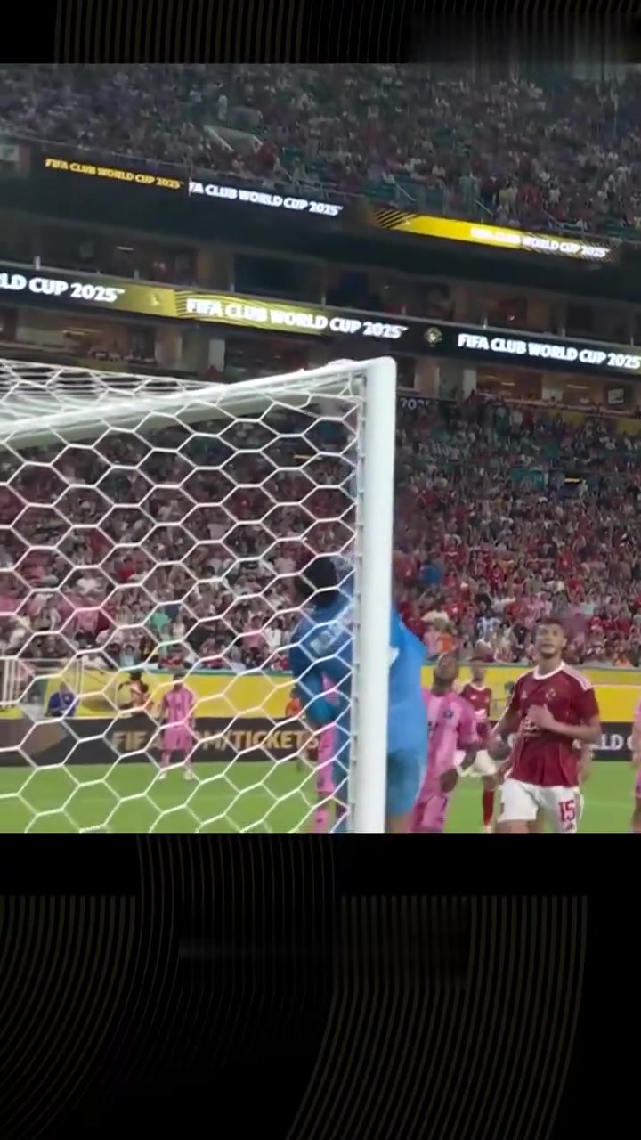 九游-出色防守引发热议！，梅西在中国队比赛中反败为胜全场沸腾不已的简单介绍